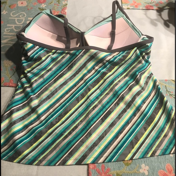 GUC Free Country Women’s plus sized 16w -18w swim striped & padded Tankini top. - Picture 2 of 10